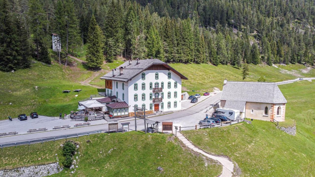 Rifugio Ospitale Hotel Cortina d'Ampezzo Exterior photo