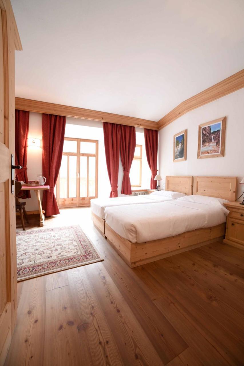 Rifugio Ospitale Hotel Cortina d'Ampezzo Exterior photo
